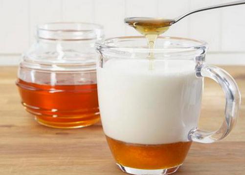 純牛奶裡能加蜂蜜嗎？純牛奶加蜂蜜喝的3大好處