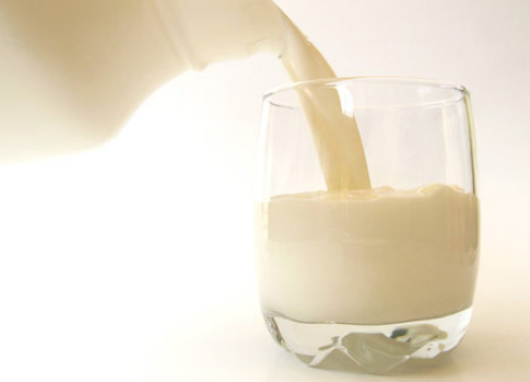 低脂牛奶和脫脂牛奶的區別-喝哪種牛奶好？