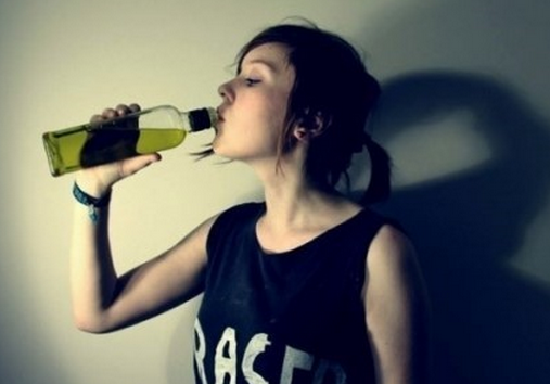 無論喝什麼酒都要適量-喝酒能延壽是真假？