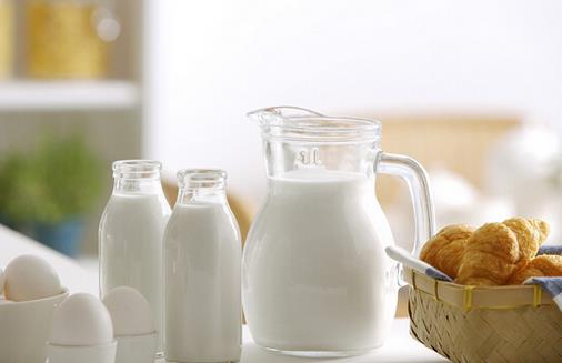 吃感冒藥時能喝牛奶嗎？感冒了可以喝牛奶嗎