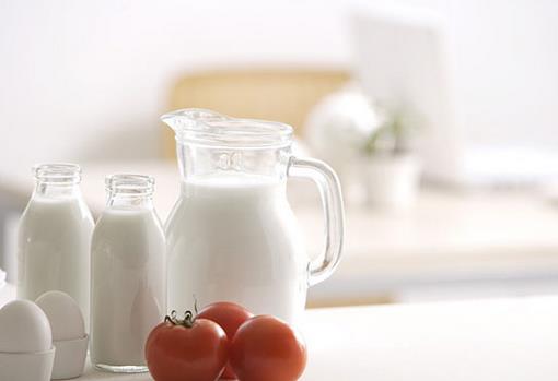 牛奶什麼時候喝最好？早上空腹喝純牛奶易消化不良