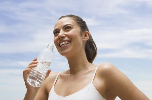 經常喝純淨水好嗎？喝白開水好還是喝純淨水好