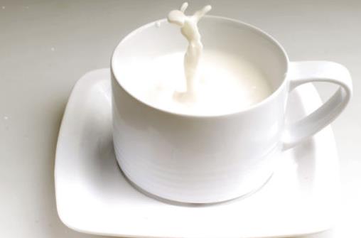 牛奶中不宜再加鈣 這10種食物不能和牛奶一起吃