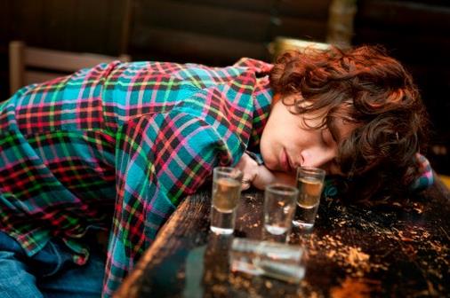 酒後千萬別立刻睡覺 酒後要避免的七件事情