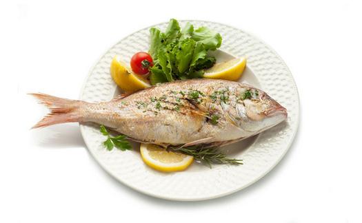 吃魚的禁忌：吃鲫魚忌與鹹菜同食