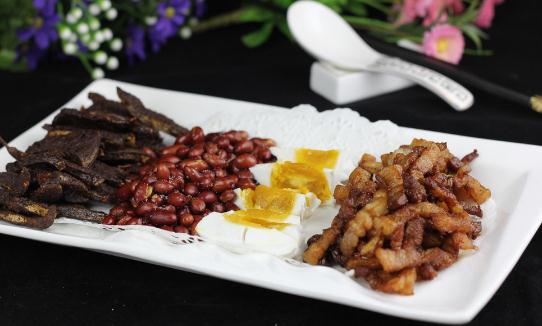 熏臘食品下酒最傷肝-什麼菜不能下酒？
