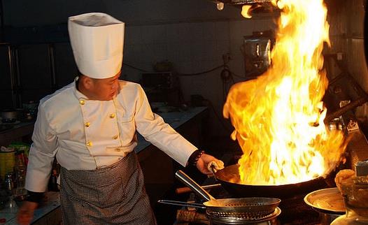炒菜怎麼掌握火候 軟嫩脆原料用旺火
