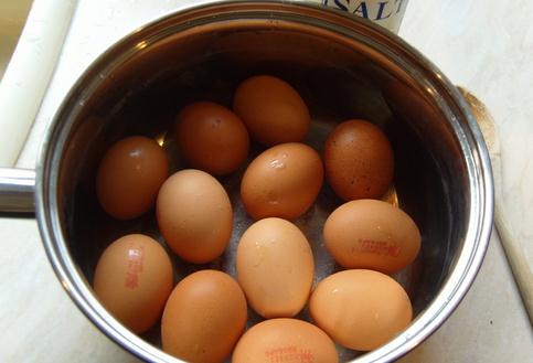 不熟的雞蛋危害大 煮雞蛋的6個小技巧