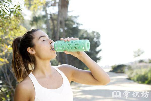 起床第一杯水喝什麼正確補水防便秘