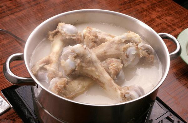 喝骨頭湯真的能補鈣嗎？