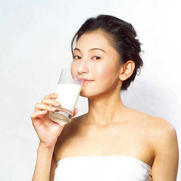 飲食禁忌：五種喝奶方式禍害無窮