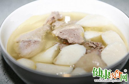 秋天喝什麼湯好？鴨肉山藥煲湯是秋日潤肺佳品