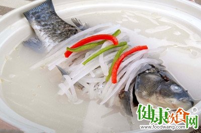 蘿卜絲鲫魚湯