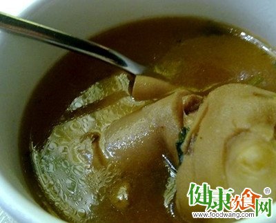 羊蹄湯 做法與豬蹄湯相似