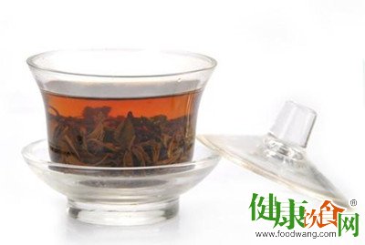 每天喝一杯濃茶防秋冬季皮膚瘙癢