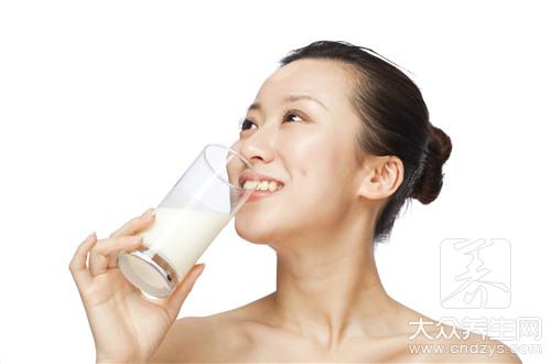 這樣喝牛奶你太膽大了，這是在服毒！(1)