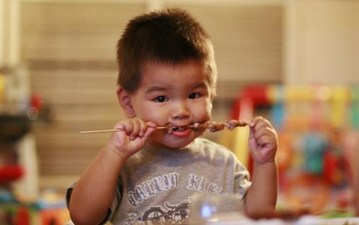 寶寶吃肉好處多 媽媽應給幼兒適量吃些肉