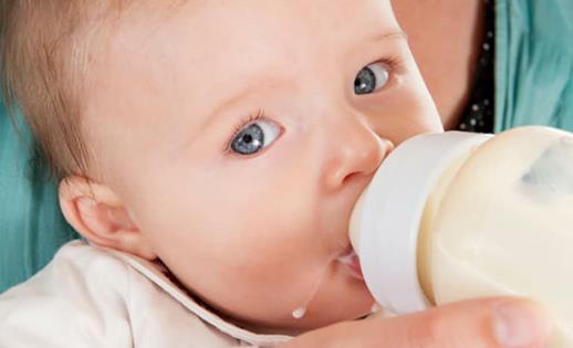 為什麼寶寶可以空腹喝牛奶呢？