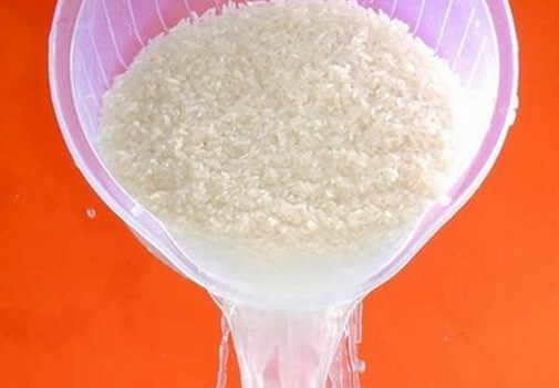 洗米切忌搓洗-正確洗米是方法