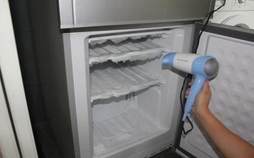 冰箱結霜怎麼辦？快速給冰箱除霜辦法