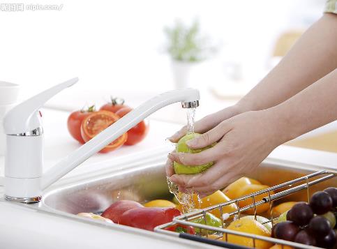 怎麼洗水果才干淨？如何清洗干淨葡萄、蘋果、楊梅、桃子