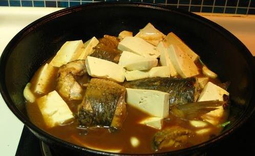 做一道營養美味豆腐梭魚湯