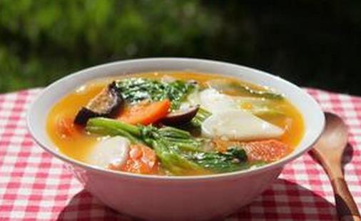 冬季多喝蔬菜湯既營養又抗感冒