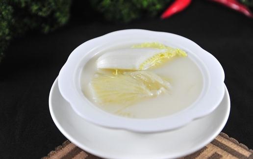 冬季滋補養生湯食譜：杜仲炖雞湯的做法