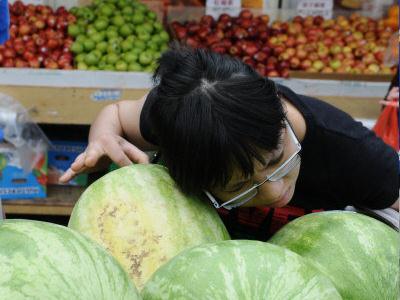 啃秋時怎樣挑選西瓜？如何挑選到好吃又甜的西瓜