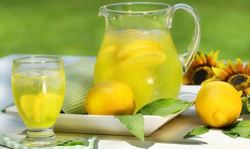 檸檬水的功效與作用 遠離腎結石多喝檸檬水