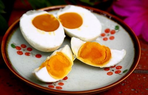 鹹鴨蛋有什麼營養價值？食用鹹鴨蛋的注意事項