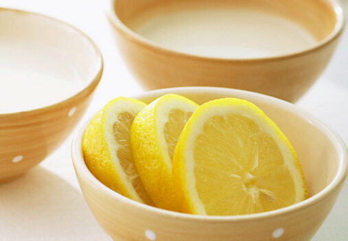 檸檬汁的功效-喝檸檬汁可以改善疲勞