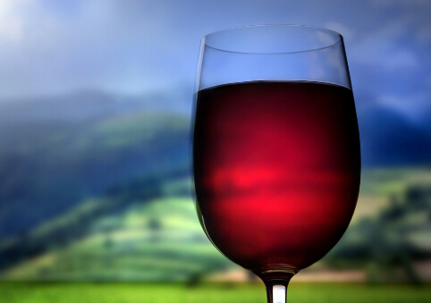 餐前喝點紅酒能幫助開胃-紅酒的功效