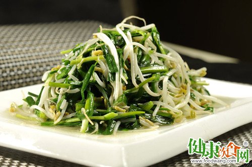 夏日美食：綠豆芽韭菜拌荞麥面