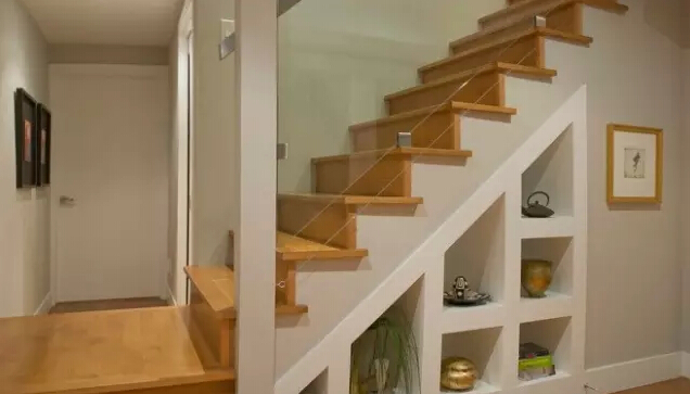 犄角空間如何利用？樓梯犄角改造亮瞎了！