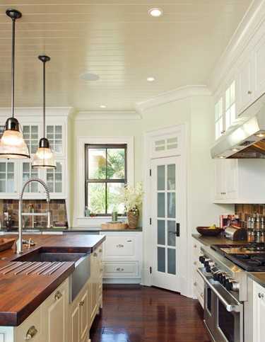 小心頂上滴油 鋁扣吊頂去油術