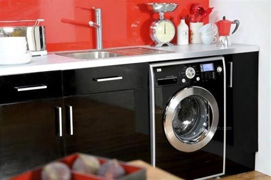 為什麼英國家庭的洗衣機大多都放在廚房？