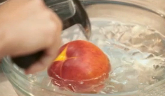 生活小妙招：最快速的桃子去皮方法!