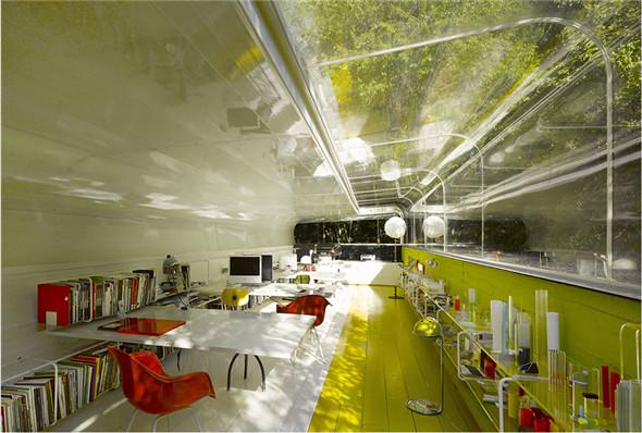 超酷的辦公室設計，讓員工感覺在樹林裡工作。