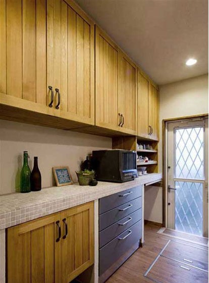 日式風格廚房裝修，原木80平小戶型裝修效果圖。