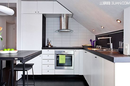 深黑地板動感空間 瑞典54平方幸福感公寓